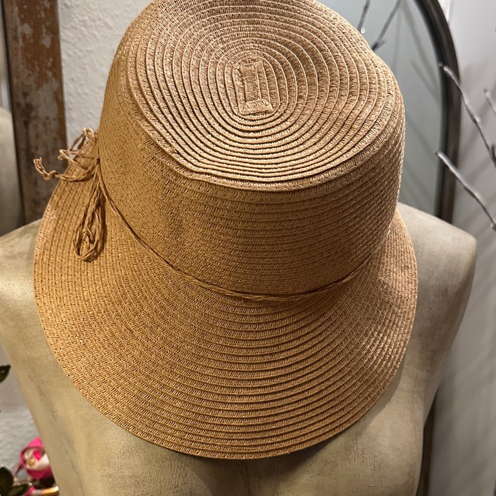 Chic Tan Women's Straw Hat